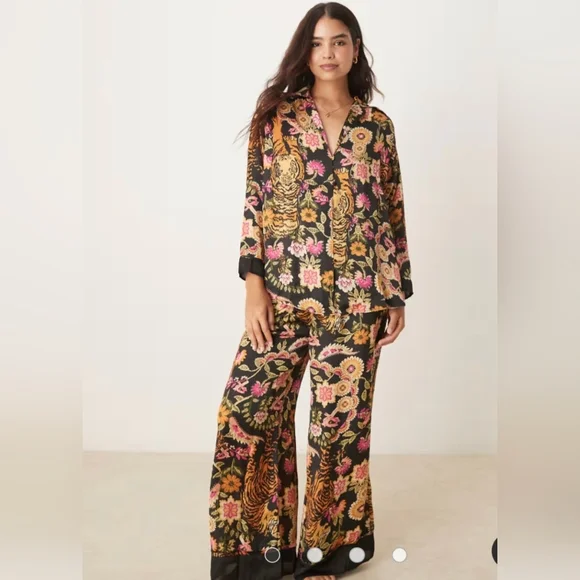 Free People Dreamy Days printed pyjama set in black multi - Picture 3 of 6
